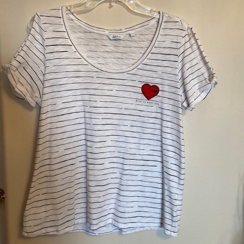⭐️Reitman’s tee with cold shoulder LG